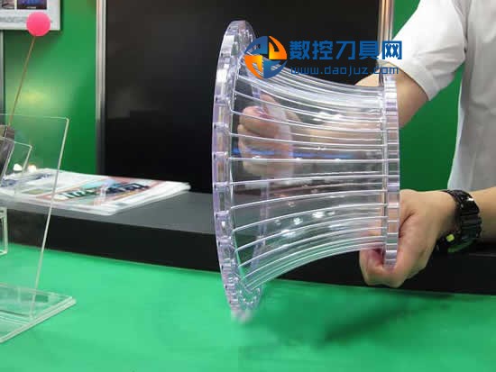 放電精密加工研究所開發出彎曲孔加工技術